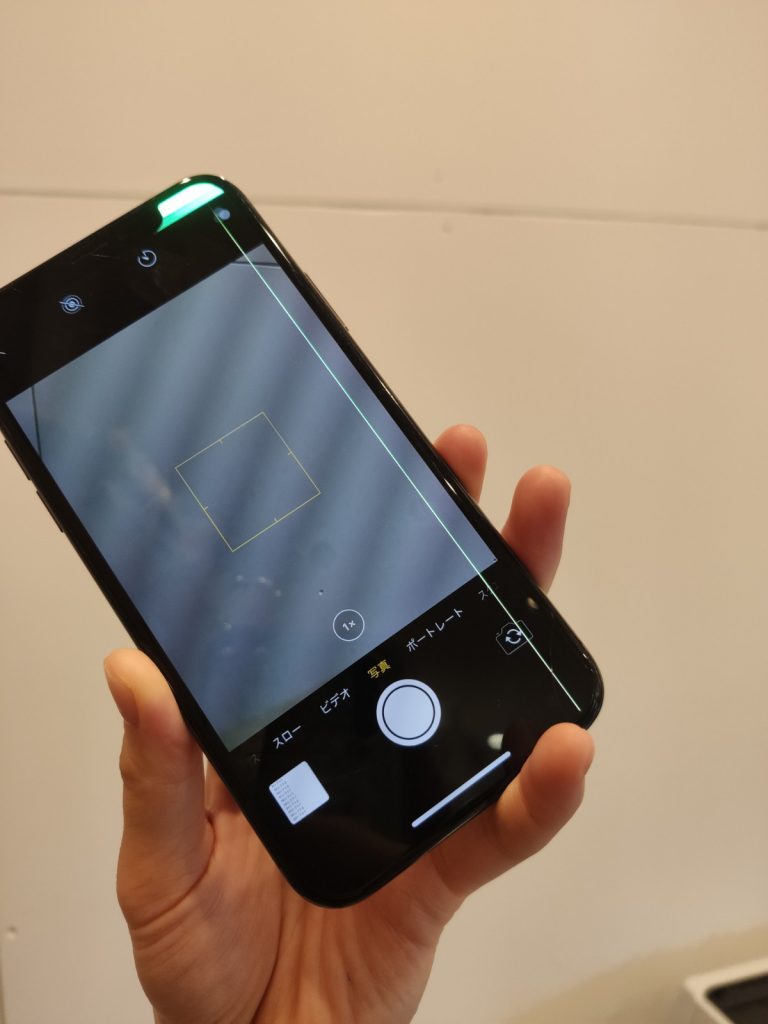 iPhone SE第3世代本体 ひび割れあり iPhone SE 第3世代 の画面割れ