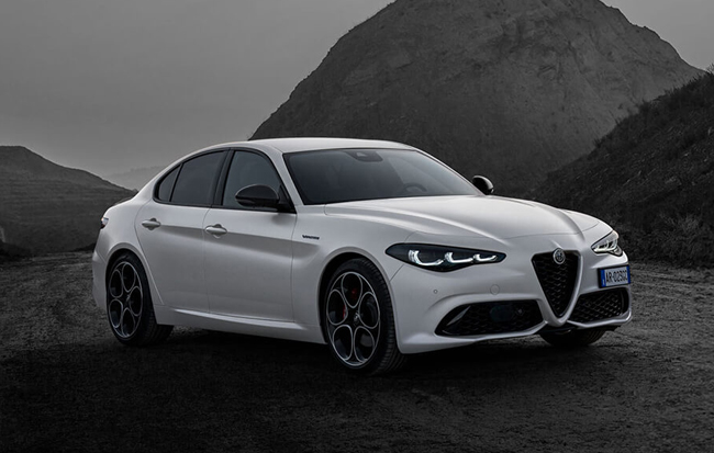 ジュリエッタとジュリアの比較中古車なら カーセンサーnet