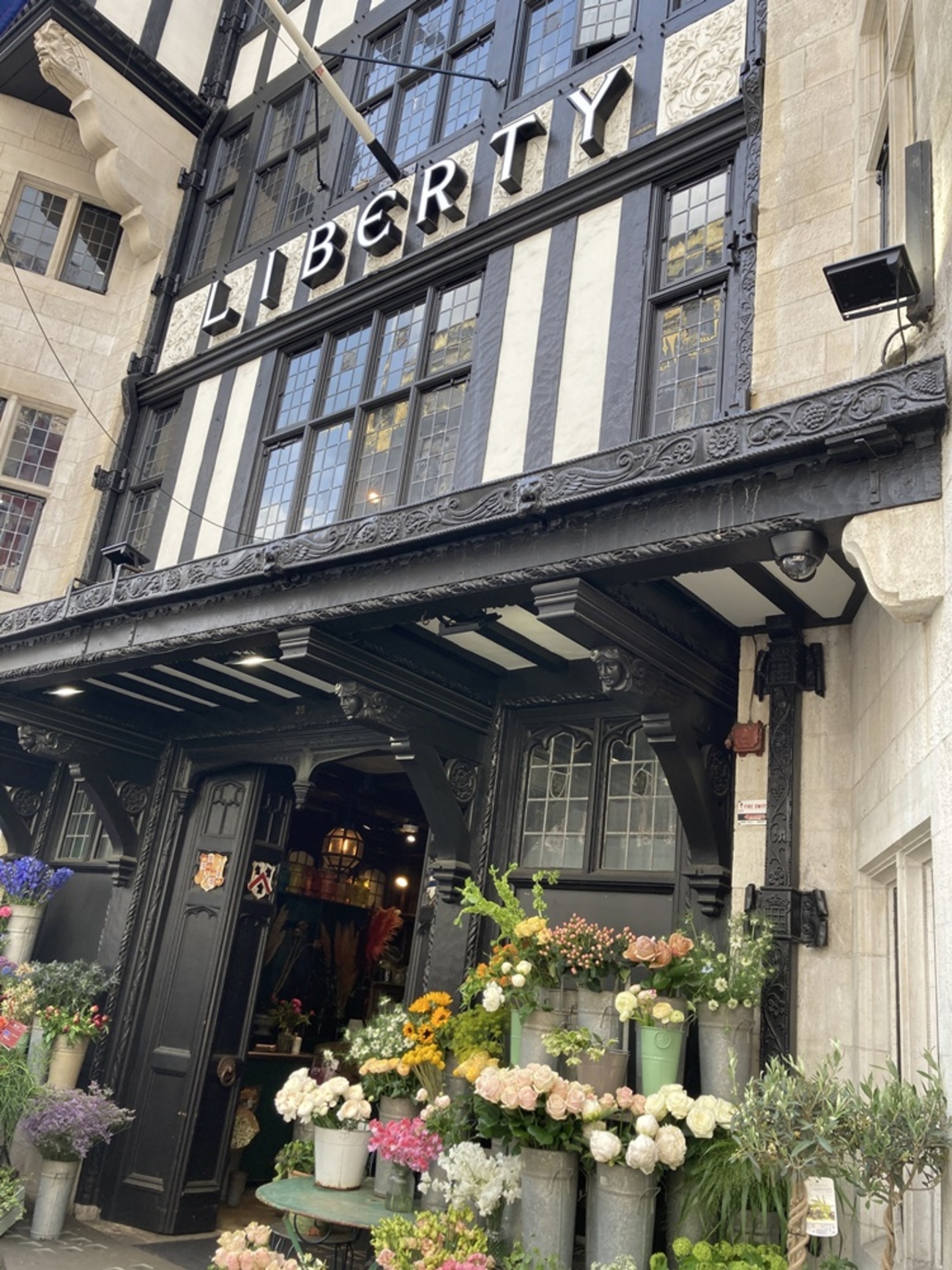 イギリス女ひとり旅～2日目後編～デパート巡り 超人気店でディナー SIX観劇』ロンドン イギリス の旅行記・ブログ by Uさん フォートラベル