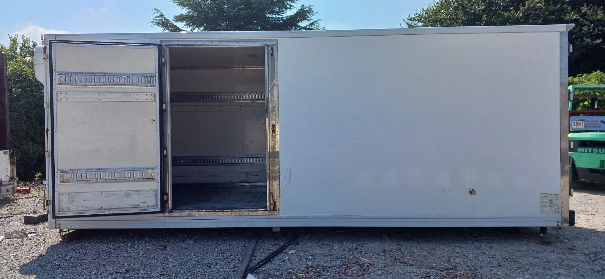 狭小地を活かす10ftバイクガレージコンテナ - コンテナハウス・マハロ