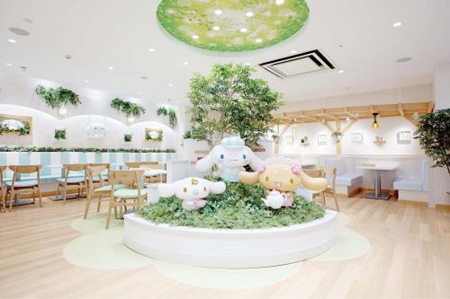 カフェスタッフ募集♡私たちの仲間になってくれる方を募集します♡ いつも求人を出すと多数の希望者の皆様からご応募をいただく為、先着順で締め切りにさせていただいていたり、ありがたい事に人数が多くて希望者全員とは面接出来ない状況になっておりました。 また