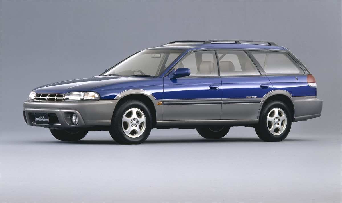 一般のドライバーに聞いた！ボルボ V40クロスカントリーの口コミ 評価・評判 まとめCARPRIME カープライム