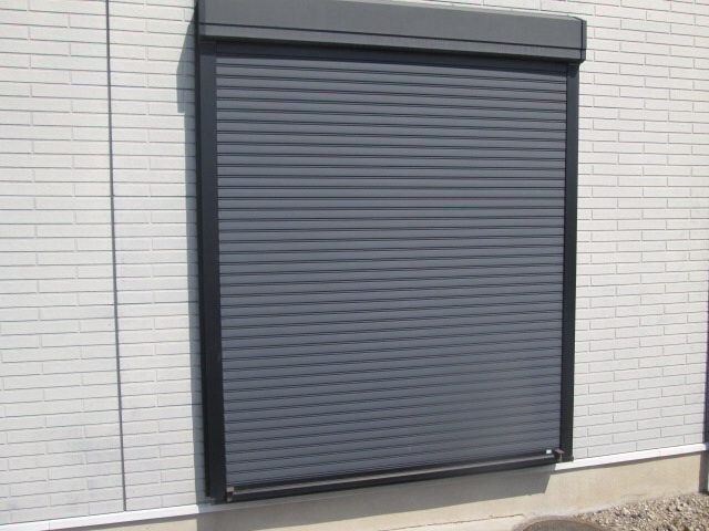 雨戸をシャッターに変えた施工事例！電動シャッターにした費用も公開！横浜の雨戸専門店 かもめ