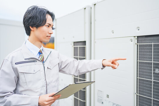 ビルの屋上に設置された空調施設 室外機 の写真素材30301386- PIXTA
