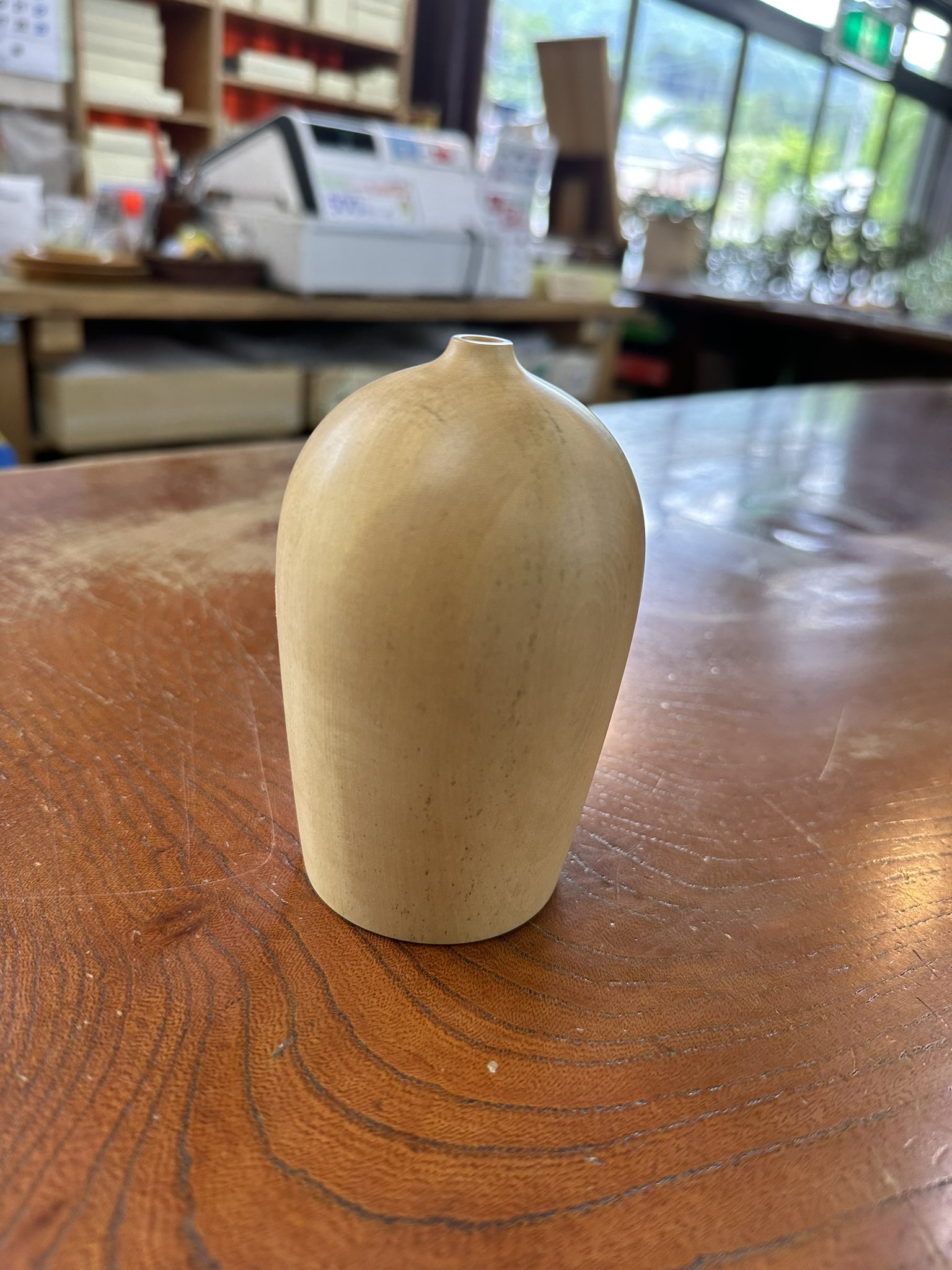 INFORMATION SHIPS創立50周年。 シップスが掲げる「最高の普通」を体現する人たちを、“クラフトマンシップス”と称し、洋服づくりの原点である“糸”を紡ぐように、シップスに関わる人々の一人ひとりの想いや歩みをつなぎ合わせ、 一つとなって未来へと進んでいく