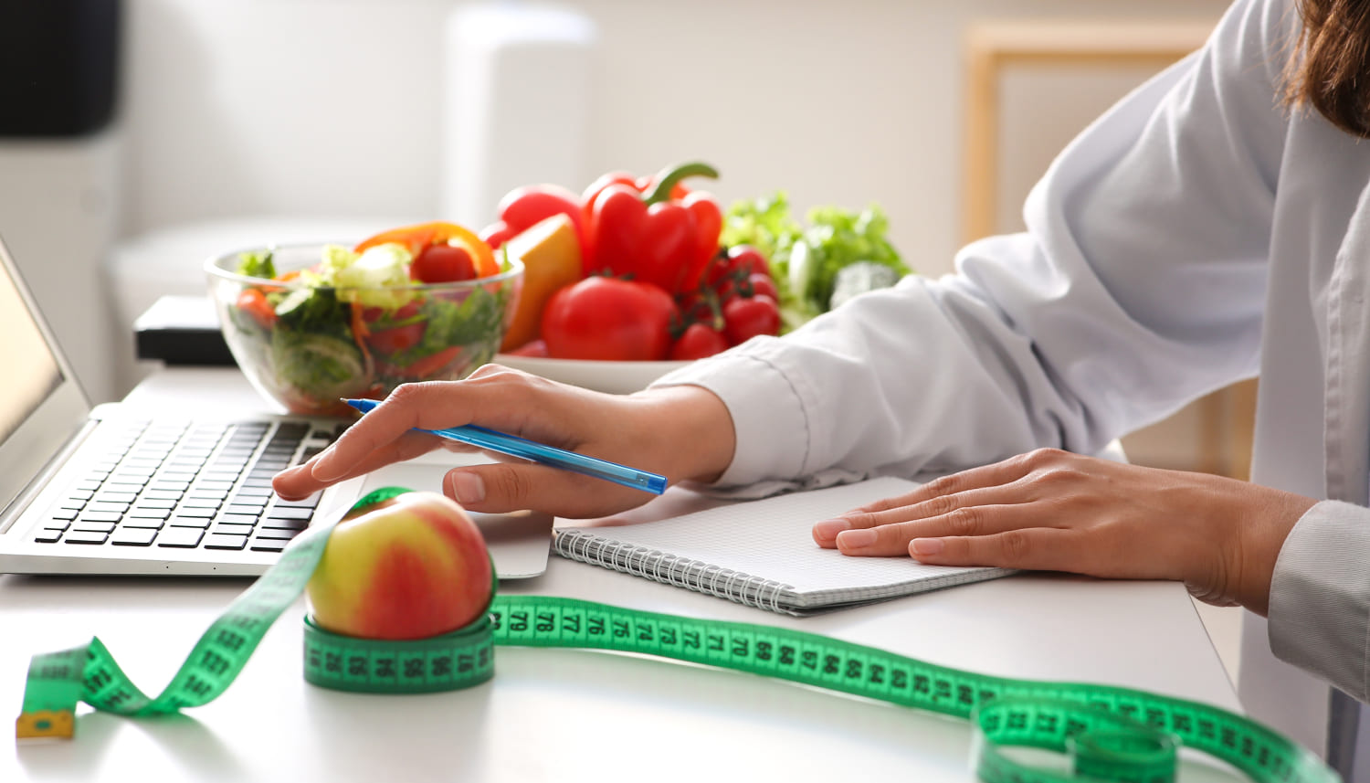 パーティースタイリストってどんな仕事？――何気ない「インスタ投稿」から始まったキャリア - Woman type ウーマンタイプ女の転職type