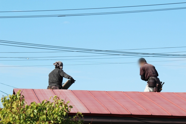 トタン屋根の修理費用は？変動要素とコストを抑えるコツを解説 – 岡山県│屋根・外壁工事│株式会社植田板金店 屋根やさん