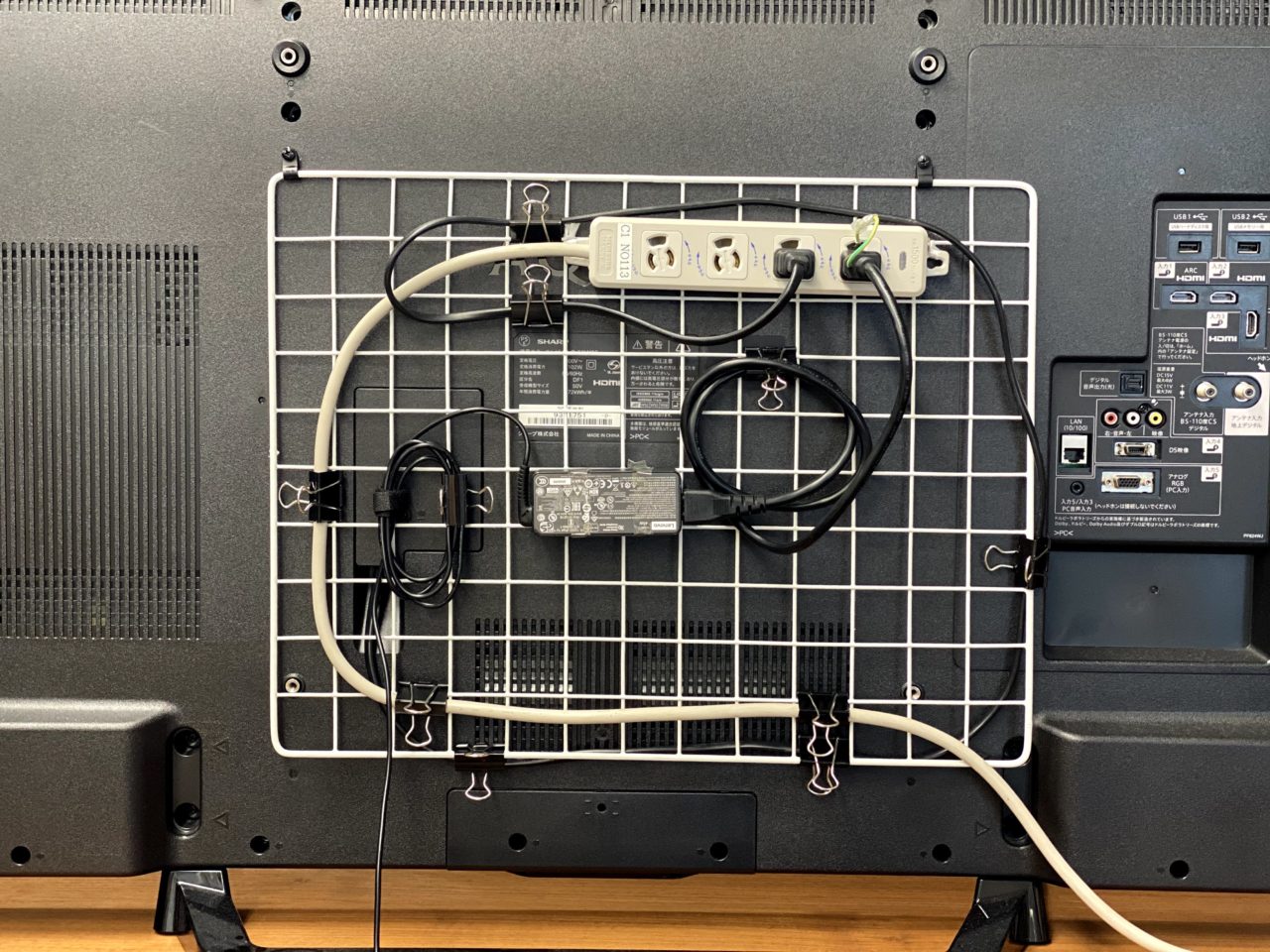 ごちゃごちゃテレビ裏配線を、220円ですっきり整理！ - フェリシモ女子DIY部ブログ