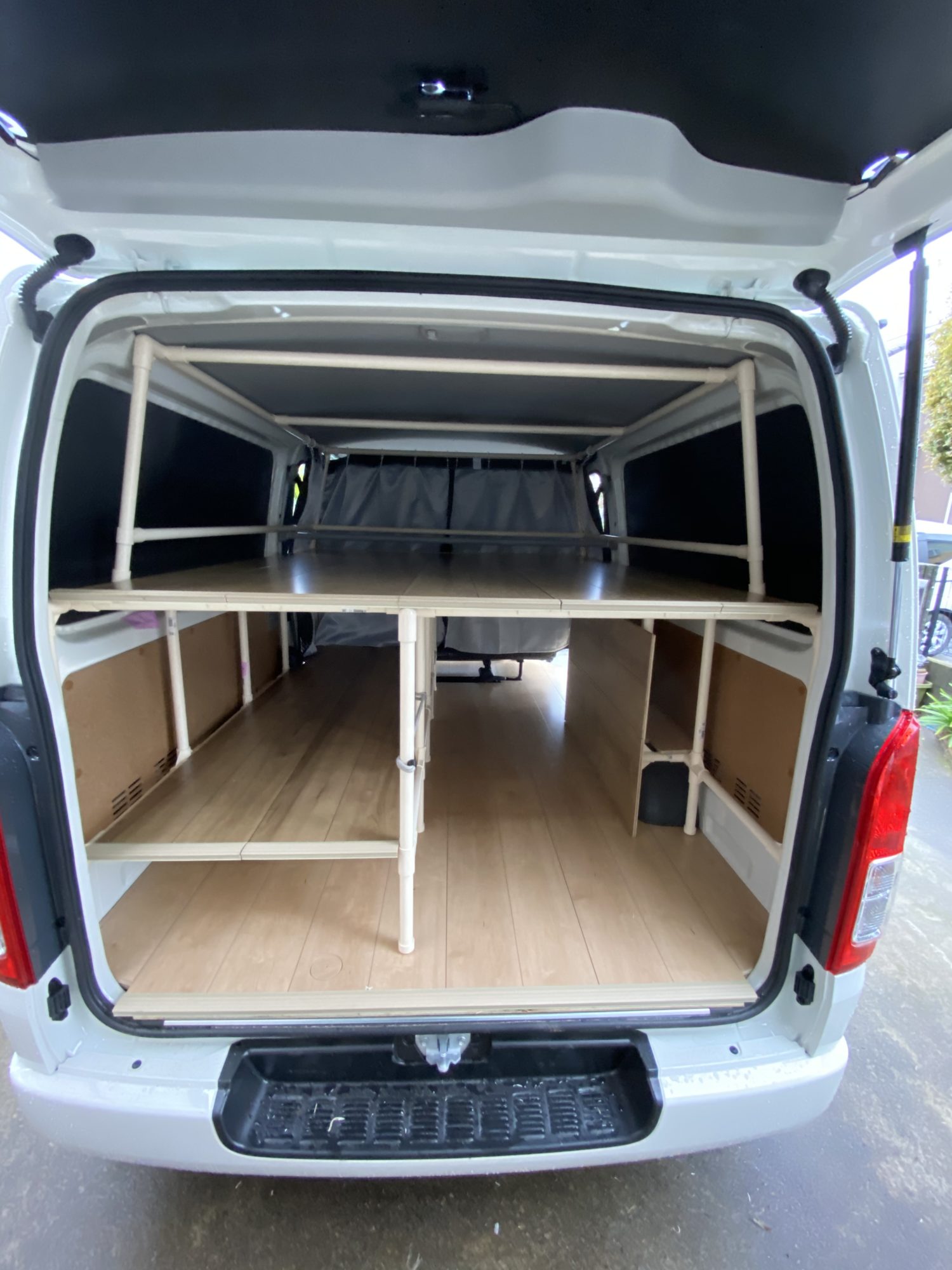 キャンプなど荷台の積載にお困りの方 イレクターパイプで作成の棚