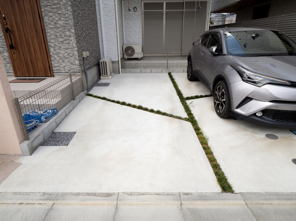 駐車場の目地を埋めたい！Rustic : 株式会社ラスティック