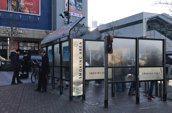 コンビニの灰皿はなぜなくなった？撤去の理由と喫煙者の対策まとめえりの知恵ノートーくらしを便利に