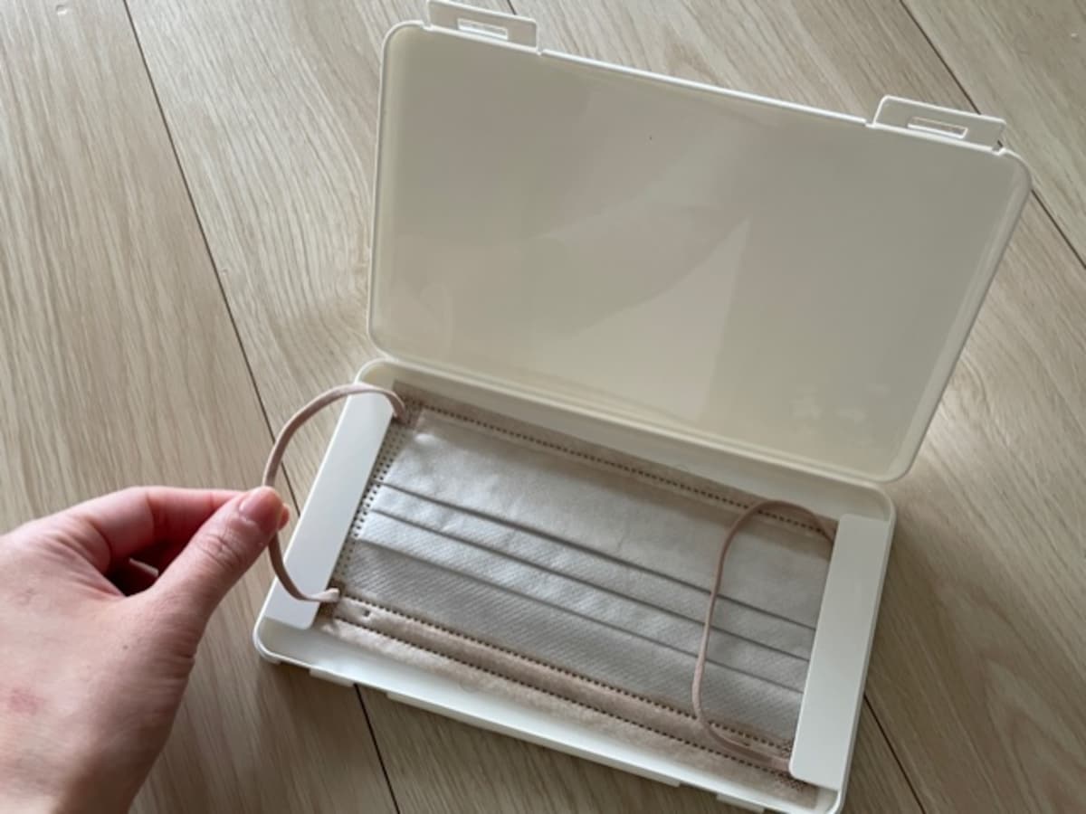 100均DIY 手作りマスクケースを玄関扉にマグネットで取り付ける方法！デッドスペースを有効活用