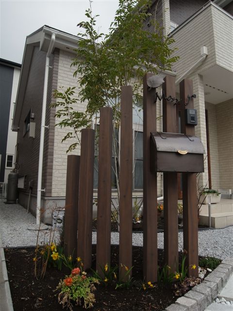 門まわりスリットを使用した玄関前の外構デザイン