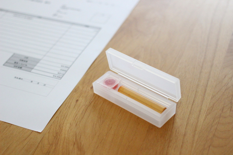 セリア ワンタッチで超便利！真っ白でコンパクトな印鑑ケース片づけものさし