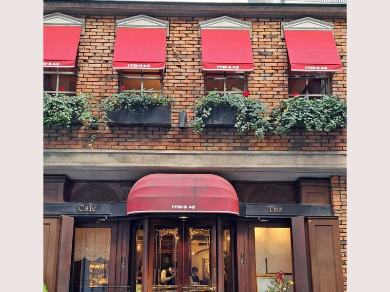 銀座の老舗純喫茶「トリコロール」で、ふわふわ生クリームのウインナーコーヒーをてくてくレトロ