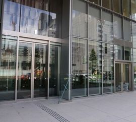 グランドオープンした「東京ミッドタウン八重洲」の5階にある「八重洲テラス」から見た丸の内の超高層ビル群 2023.3.10:超高層マンション・超高層ビル