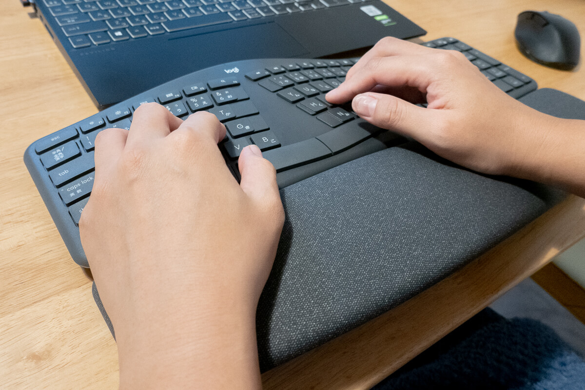 根強いファンも多いエルゴノミクスキーボードの最新作「Sculpt Ergonomic Desktop」 - ケータイ Watch Watch