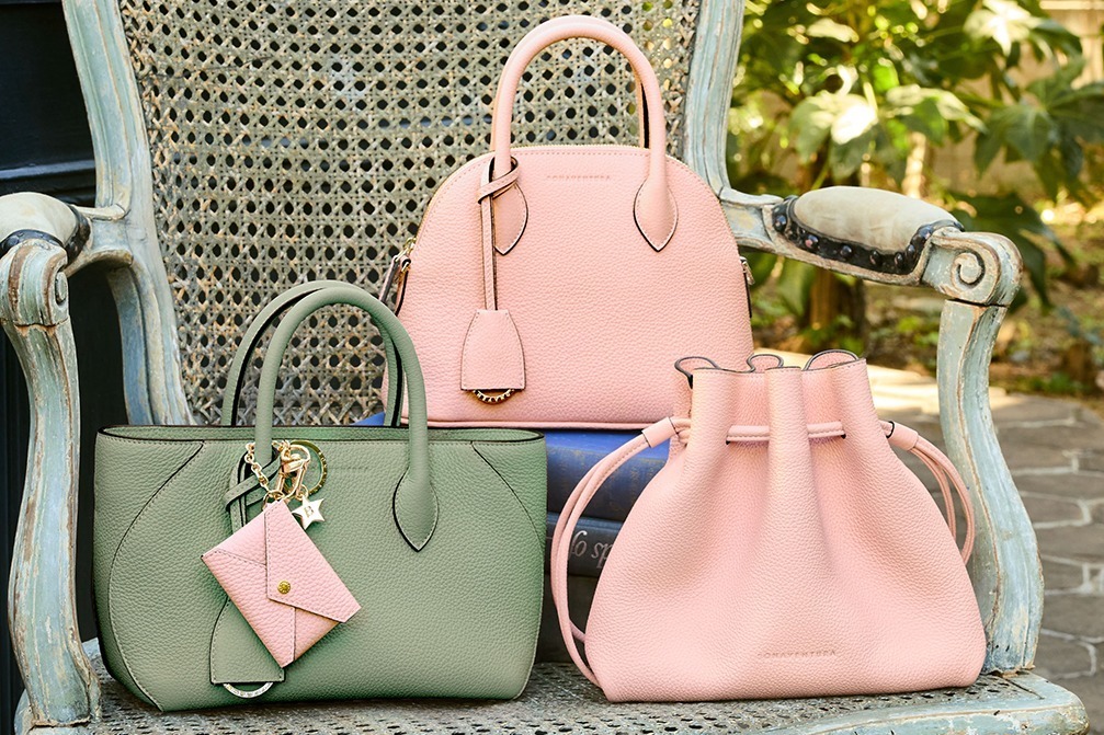 POP UP イベント2024年10月16日 水 ～12月26日 木 まで 名古屋タカシマヤ 5階 ハンドバッグ売場特設会場にてポップアップイベントを開催。 秋のファッションにお勧めのミニバッグから、デイリー使いにぴったりのシグネチャーバッグまで幅広くラインナップ。そのほか