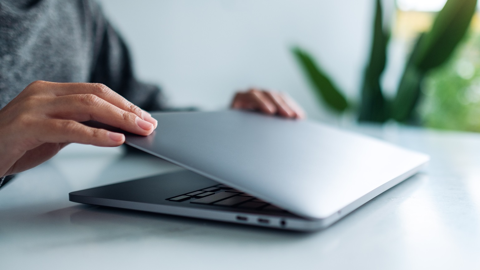 仕事を飛ぶ人の特徴とは？原因や予兆、雇用する側の対策も併せて解説