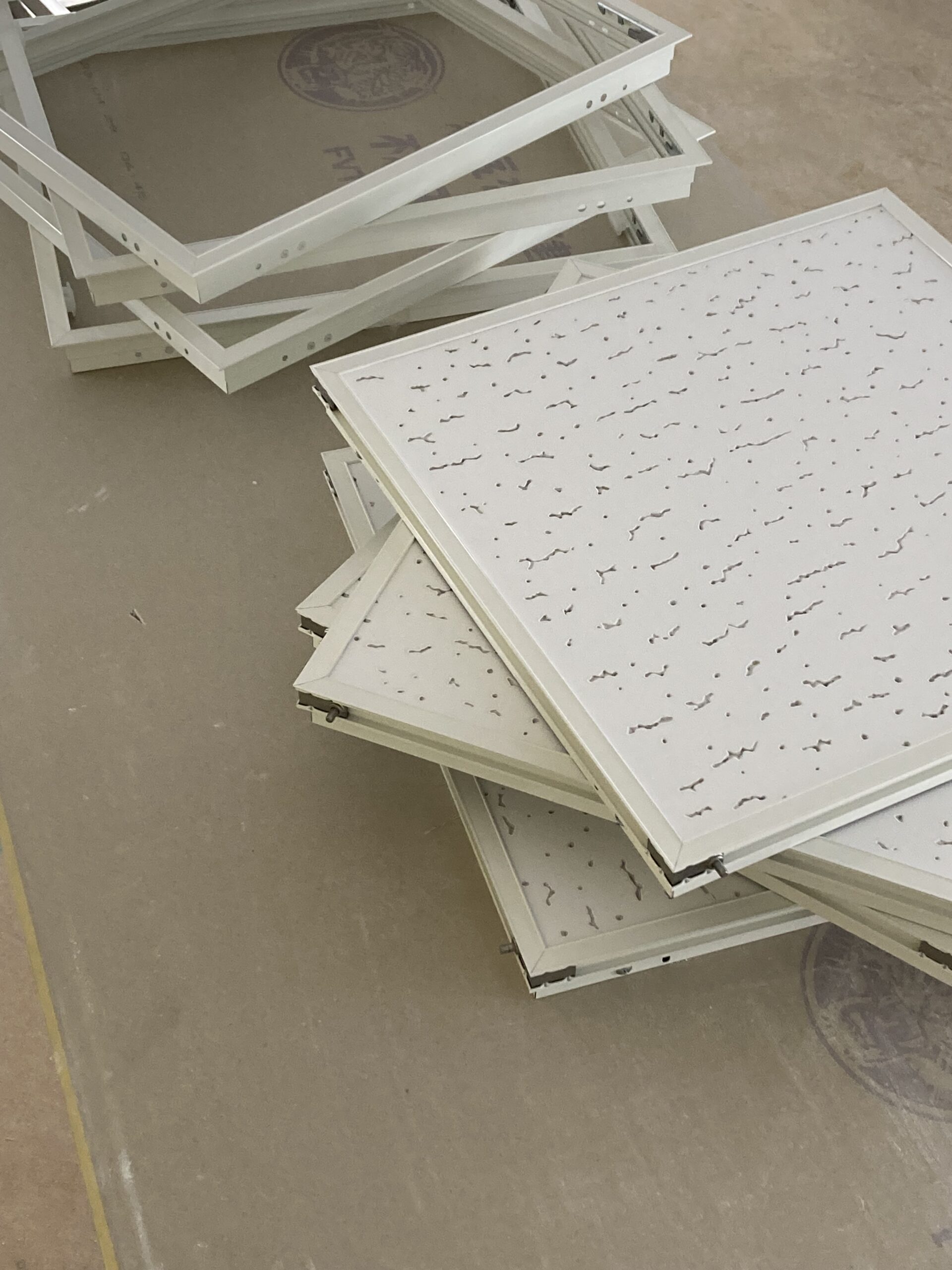 天井点検口設置 点検口取付け 内装工事 アルミ点検口 所沢市リフォーム・リノベーションや各種設備工事は埼玉県所沢市のタカヤ総合企画