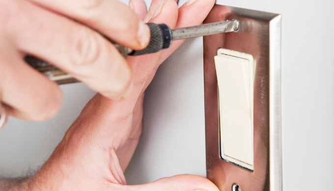 スイッチ交換修理・増設工事2,000円～電気工事の親方