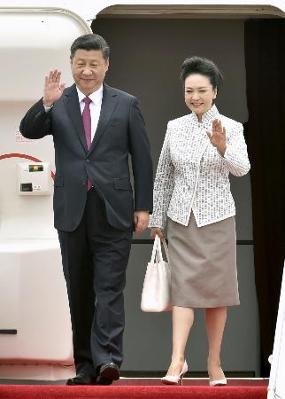 香港の独立派議員は資格無効 中国・全人代が法解釈示す - BBCニュース