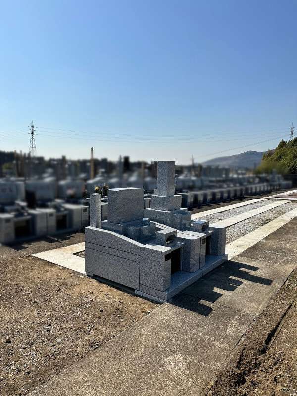 石材別に墓石選びの専門家が解説！ 墓石として最もスタンダードな、稲田石の価格と特徴