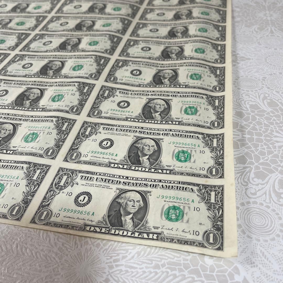 1 つのドル札と四分の一 - 1ドル紙幣のストックフォトや画像を多数ご用意 - 1ドル紙幣, 25セント硬貨, In God We Trust英語の慣用句 - iStock