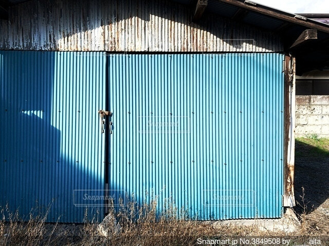 北九州市小倉北区 の 実績 「倉庫のトタン屋根の解体・回収 」 北九州市小倉北区 の不用品回収業者ならエコトラ