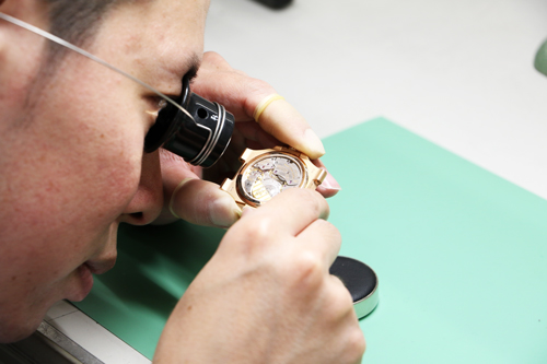 さらに薄く、軽く、スマートに」時計職人が追求、薄さを極めたスマートウォッチマクアケ - アタラシイものや体験の応援購入サービス