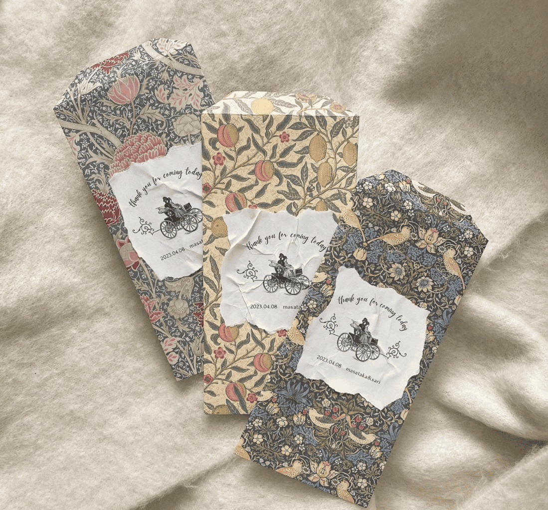 御車代〜 ⁡ 御車代は、シンプルだけど、お洒落に見えるように 和風に作ってみたよ♡ 封筒とトレーシングペーパーをセリアで購入してトレーシングペーパーに @weddingnews_editor 様の無料テンプレートを 印刷したよ💕 テンプレも15種類あってシーンに合わせて選べるから