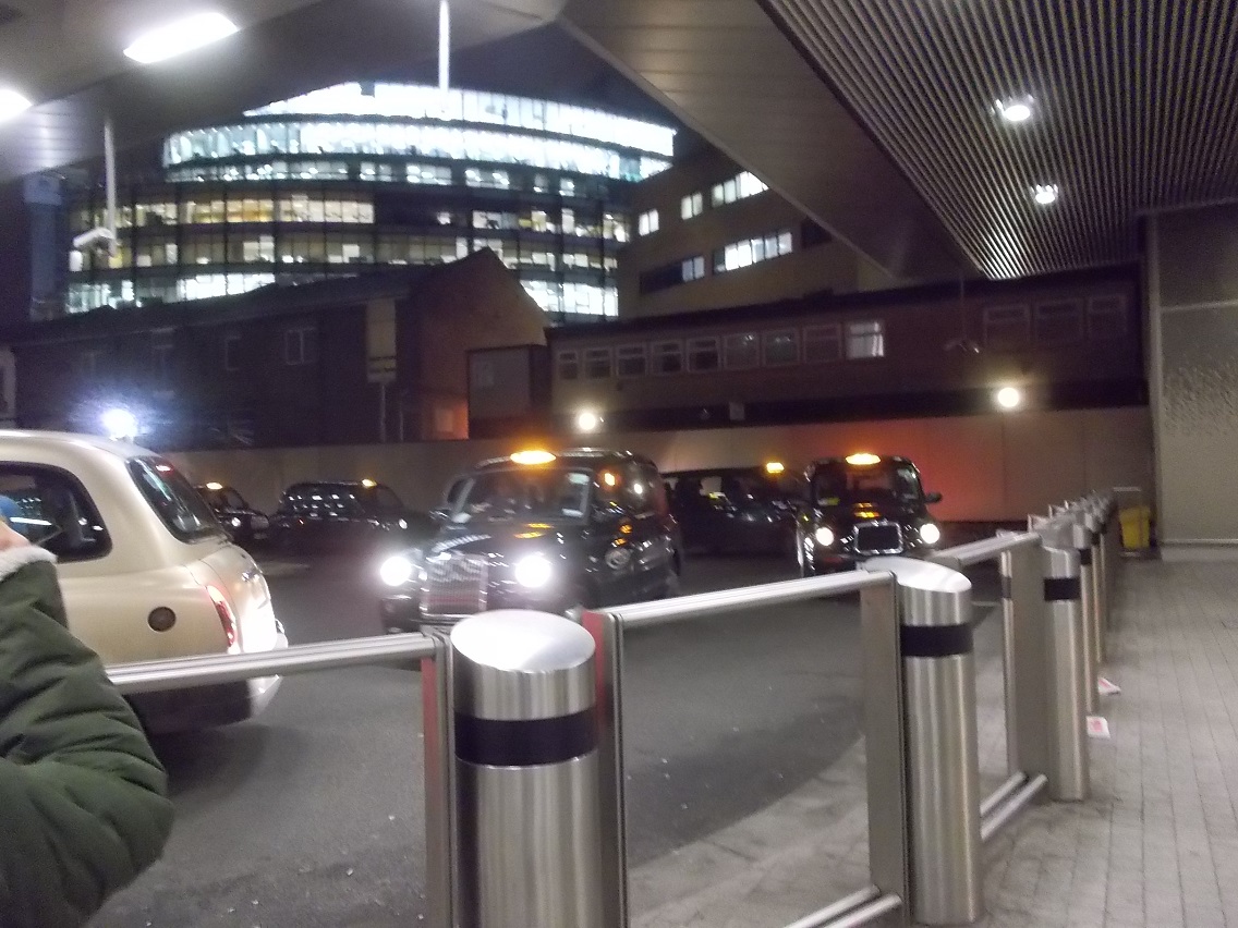 ロンドンタクシーの乗り方を紹介！チップは必要？アプリで呼べる？Wizit