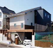 外壁のガルバニウム鋼板鎧張り - 一級建築士事務所OKUZAWA