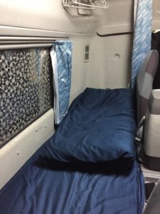 建機みたいな運転席の大型トラック!? オランダ・GINAFが製作した特注シャシーの目的とは？ - トラック総合情報誌「フルロード」公式WEBサイト