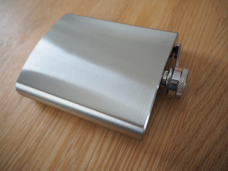 ダイソーのスキットルを徹底レビュー！売り切れ続出の理由はなんだ？調理器具・食器BE-PAL キャンプ、アウトドア、自然派生活の情報源ビーパル