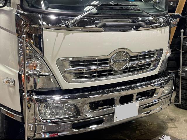 楽天市場 日野 レンジャープロ エアループレンジャー メッキ フロントグリップカバー レンジャー用品 レンジャーメッキパーツ レンジャー外装パーツトラックメッキパーツ トラック外装パーツ デコトラ カスタム : カーショップカプロ