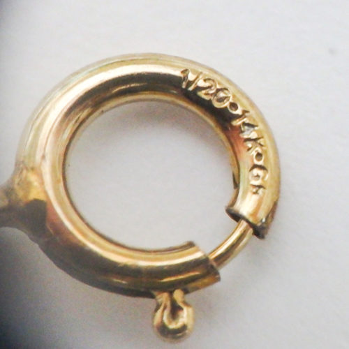 金メッキのジュエリーは変色する？知っておくべきこと