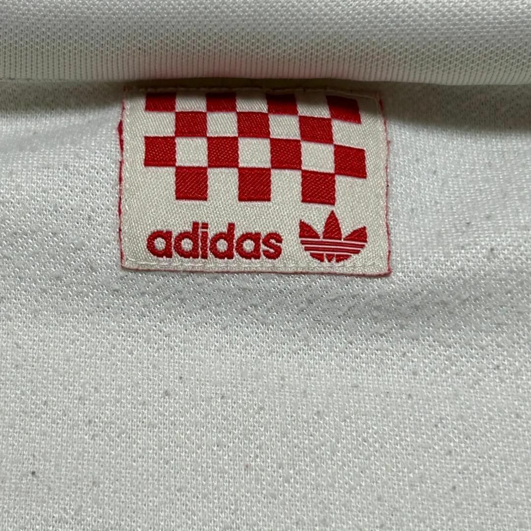 トラックの逆さ文字や鏡文字の謎 - 行列のできるトラック相談所