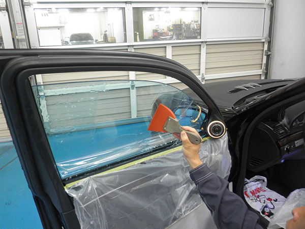 商品詳細じっくり燻製 スモークチーズ本わさび入り50gRokko Butter Co.,Ltd