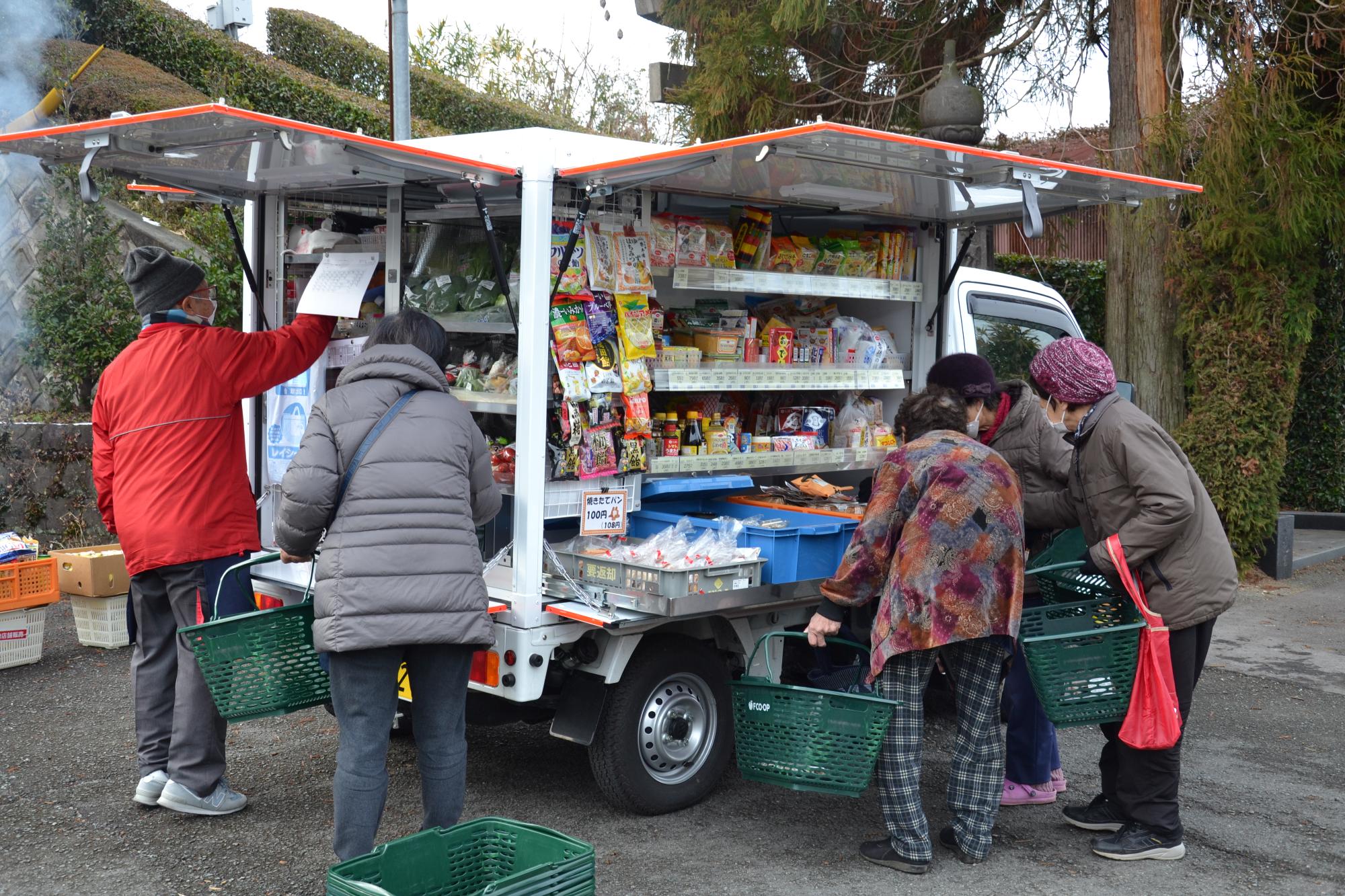新ビジネス 移動スーパーは儲かる？人気店とくし丸が成功した理由や開業手順・許可取得についても解説 - MYキッチンカー 移動販売車の製作、中古車販売 、開業～出店サポート移動販売車の製作、中古車販売、開業～出店サポート