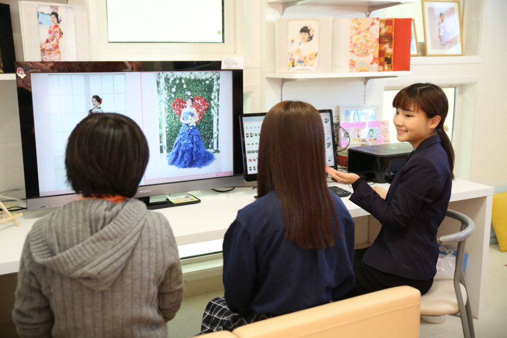 LOVST PHOTO STUDIOラブスト フォトスタジオたまプラーザ店の正社員求人情報横浜市青葉区・子ども写真館の撮影スタッフ子ども服販売 ナルミヤ・インターナショナル