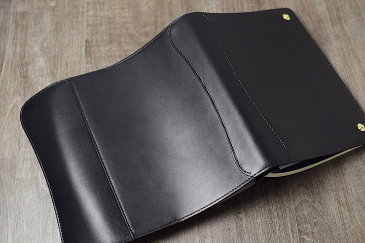 WILDSWANS パーム イングリッシュブライドルモデルのレビュー機能的な財布あります