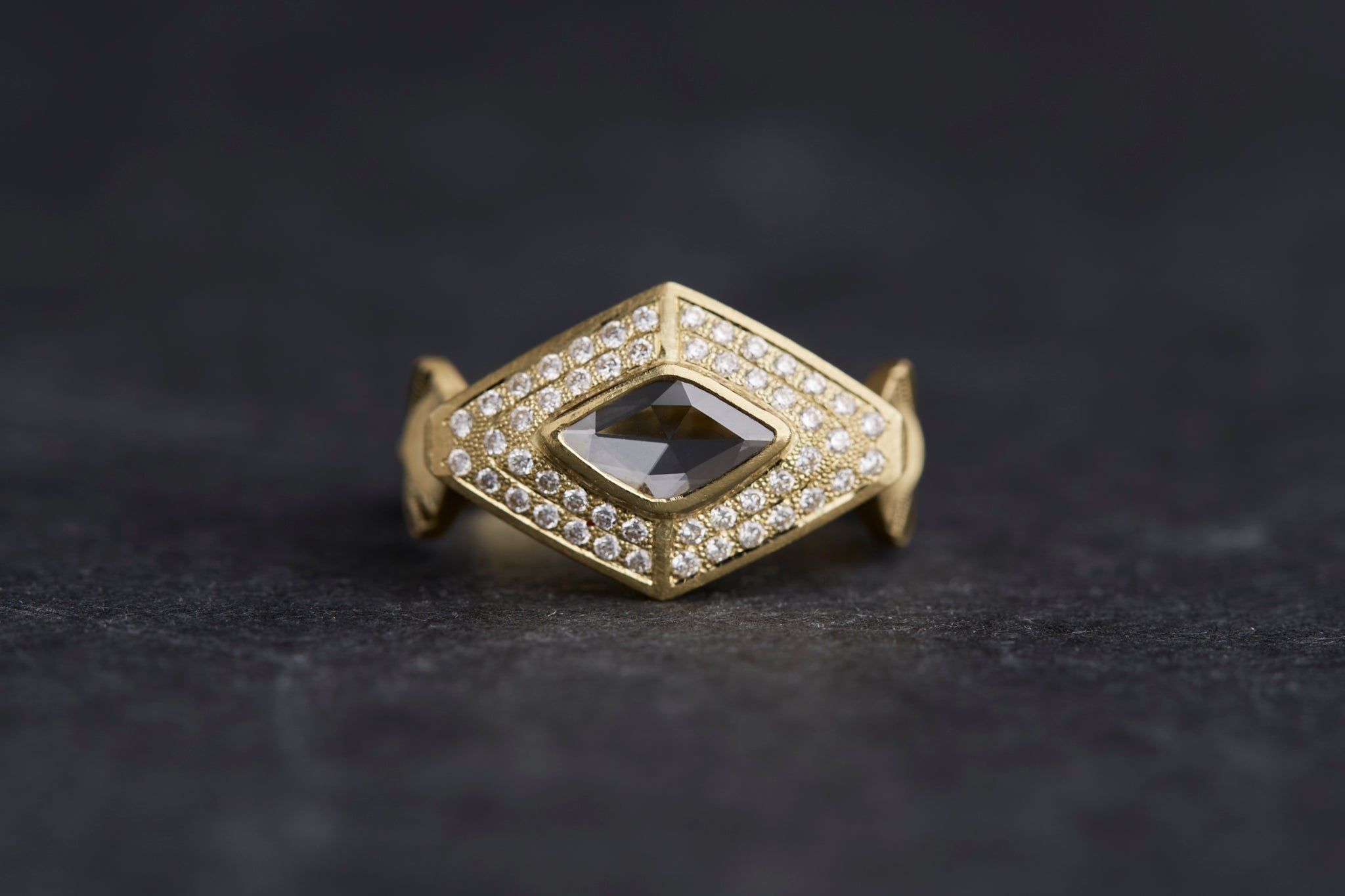 理由あり 南洋真珠ダイヤ取り巻きリング