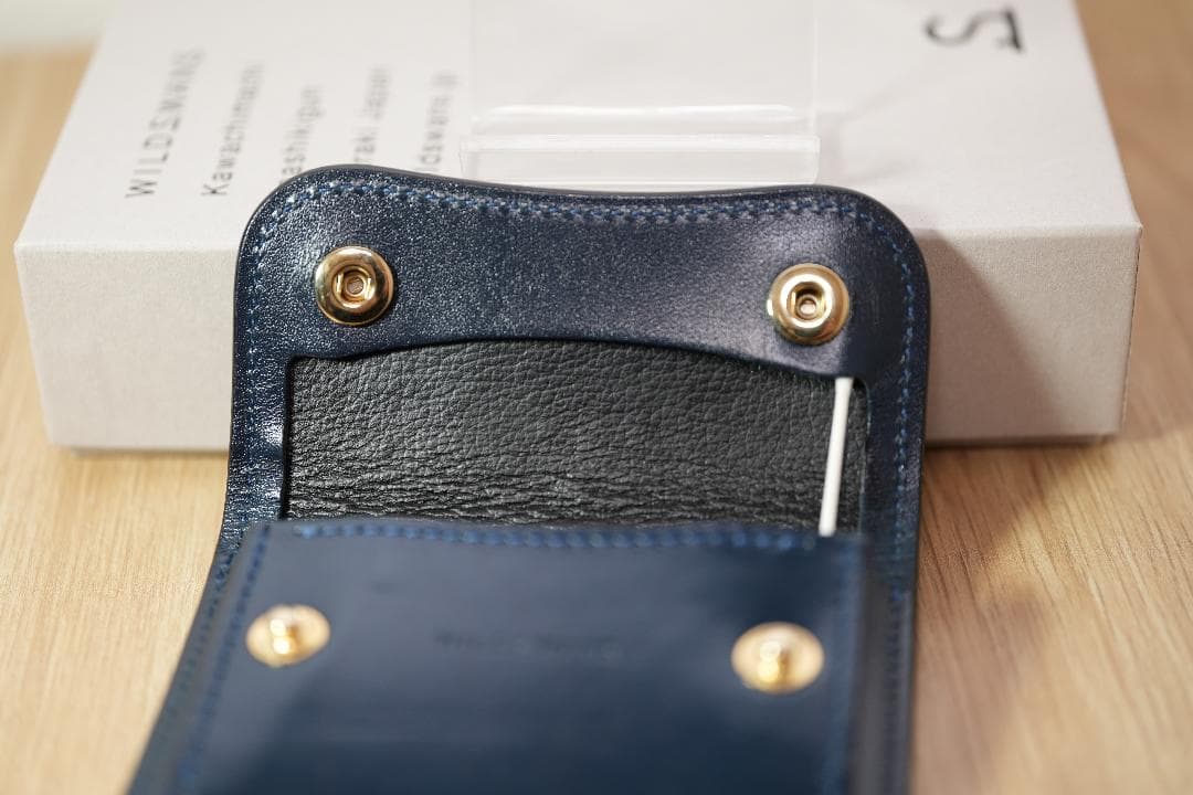 パームとタングの違い。どちらを選ぶと幸せになれるのか？ワイルドスワンズのコンパクト財布の選び方について機能的な財布あります