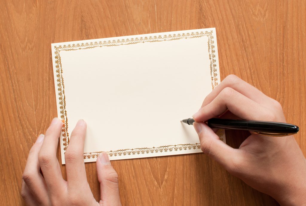 常識 招待状を手渡しする場合の渡し方と、気を付けたいポイントmarry マリー