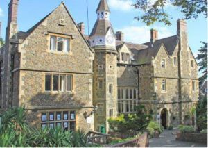 クライスト•ホスピタル訪問 以下、生徒の作文です！ 今回のクライスト・ホスピタル 訪問は私にとって初めての現地校見学の機会でした。立教と比べて生徒数も歴史も桁違いのクライストホスピタルは、まさにイギリスの学校という雰囲気を醸し出していて、由緒の正しさが感じ