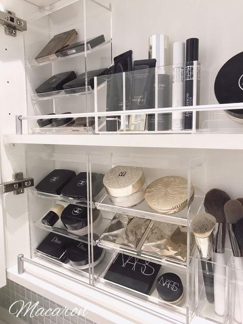 DAISOの缶ストッカーを使って、玄関収納を整えました♡ remiの収納整理術 * おうちライブで好評だった、シューズボックス内のスプレー缶収納♬ *これで倒すことなく奥の缶も取り出すことが出来、とっても使い勝手が良くなりました✨ * サイズが合えば、水筒やタンブラー