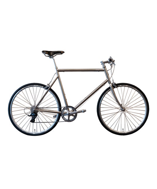 INFORMATION SHIPS創立50周年。 シップスが掲げる「最高の普通」を体現する人たちを、“クラフトマンシップス”と称し、洋服づくりの原点である“糸”を紡ぐように、シップスに関わる人々の一人ひとりの想いや歩みをつなぎ合わせ、 一つとなって未来へと進んでいく