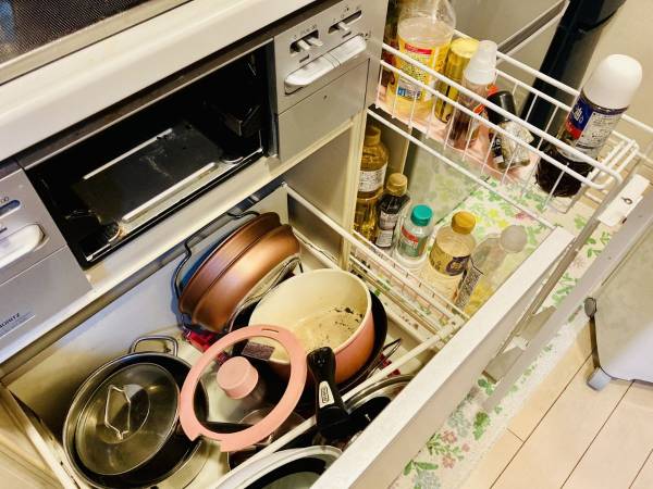 整理いらずのキッチンツール収納お玉・トングも立ててスッキリ。吊るして便利家がどんどん好きになる