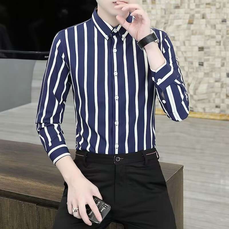 ストライプ半袖シャツ×ネイビースラックス biz19ss_4677のコーディネート例ビジネス・オフィス・スマートカジュアル専門通販